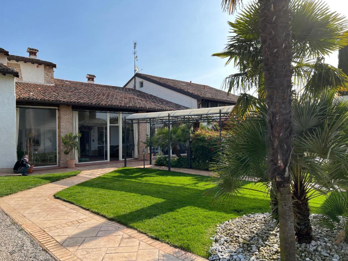 B&B Corte Delle Rose 카스티리오네델레스티비에레 외부 사진