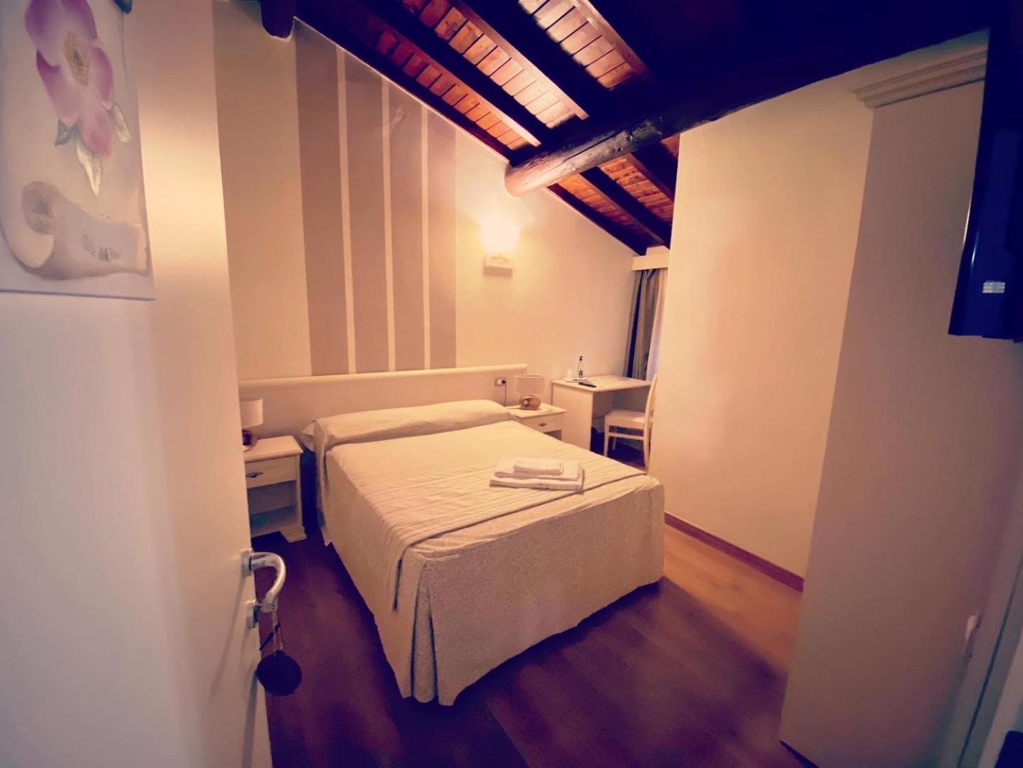 B&B Corte Delle Rose 카스티리오네델레스티비에레 외부 사진