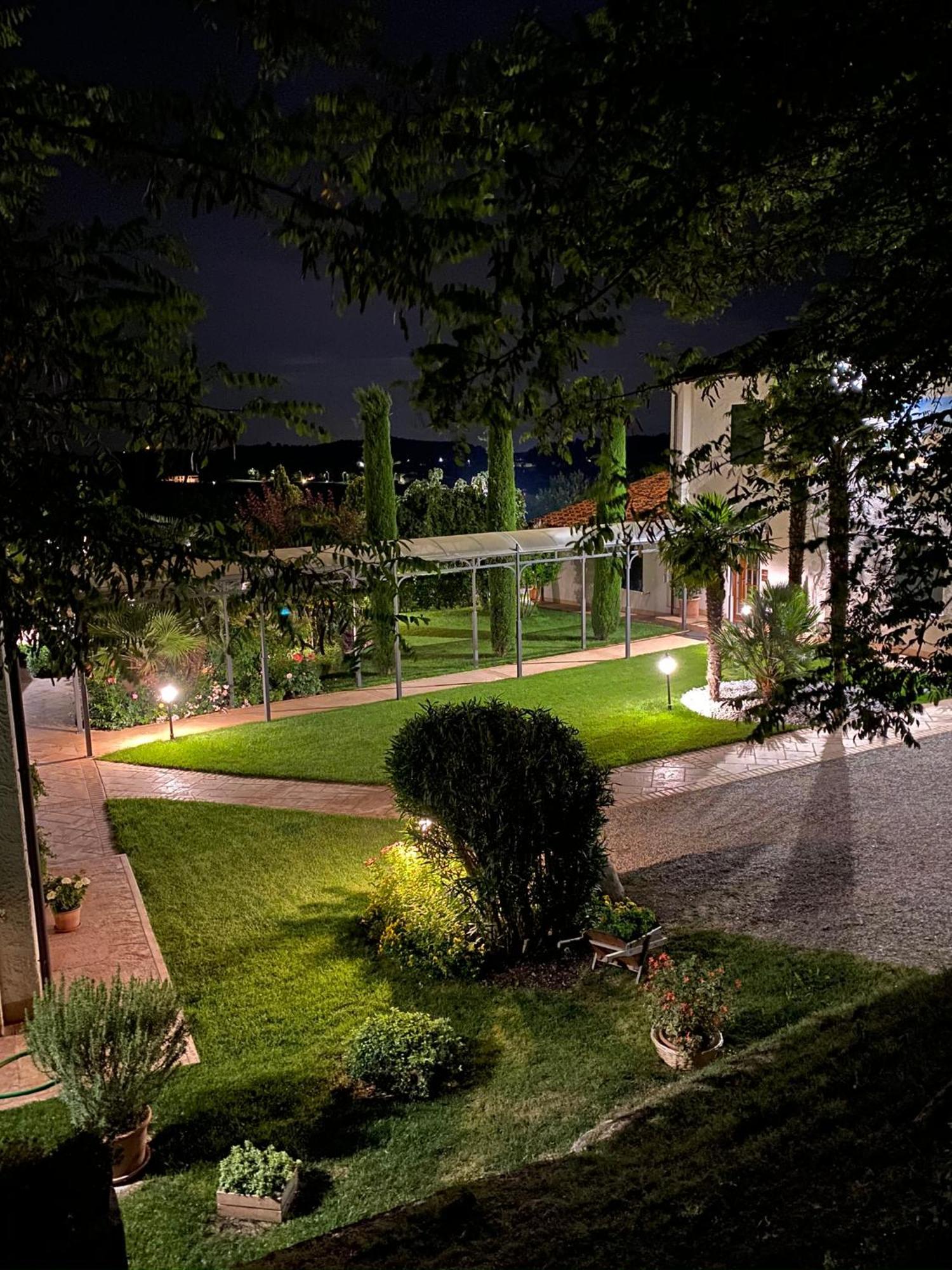 B&B Corte Delle Rose 카스티리오네델레스티비에레 외부 사진