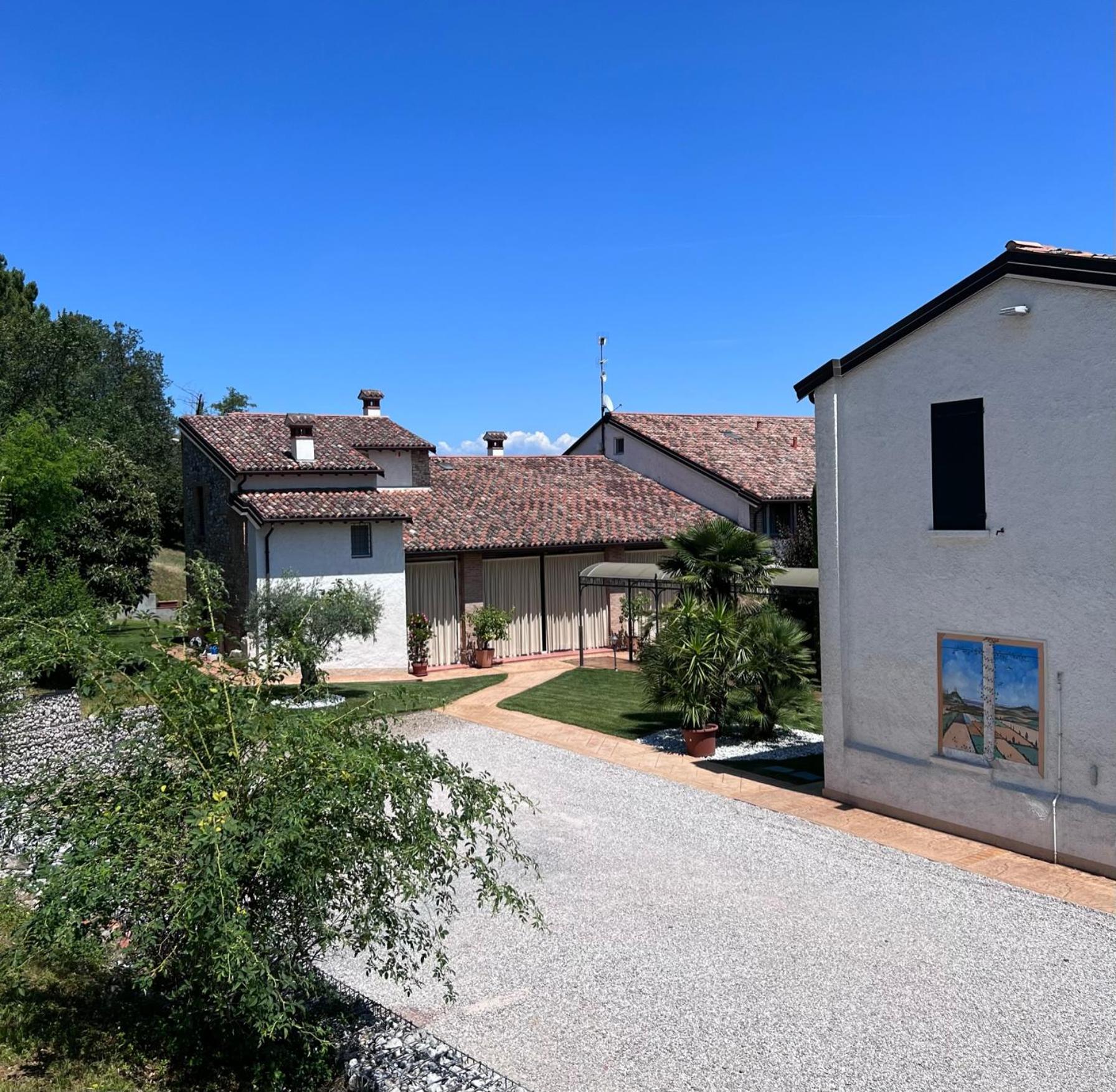 B&B Corte Delle Rose 카스티리오네델레스티비에레 외부 사진