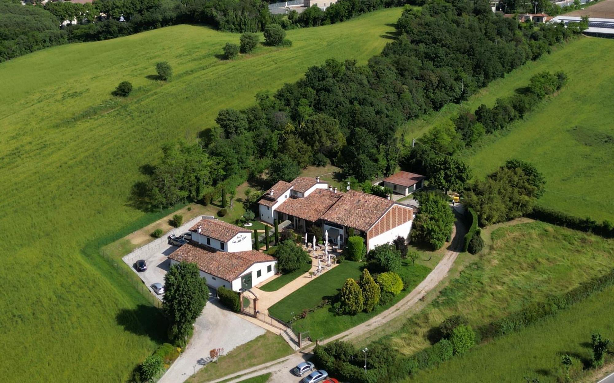 B&B Corte Delle Rose 카스티리오네델레스티비에레 외부 사진