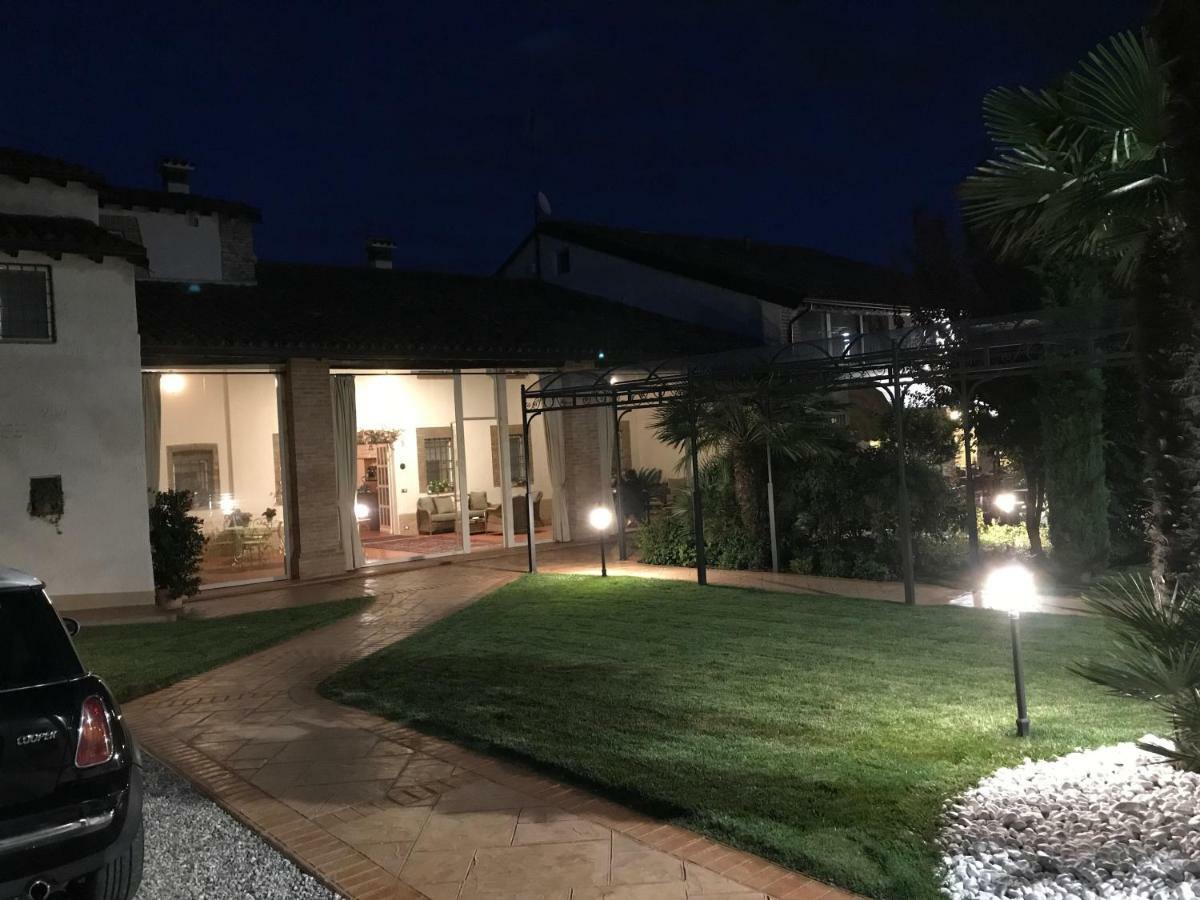 B&B Corte Delle Rose 카스티리오네델레스티비에레 외부 사진